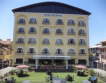 Hotel Pine Spring Wazir Bagh Srīnagar 외부 사진