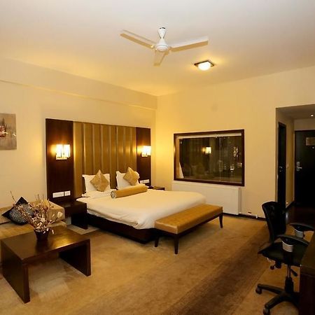 Hotel Pine Spring Wazir Bagh Srīnagar 외부 사진