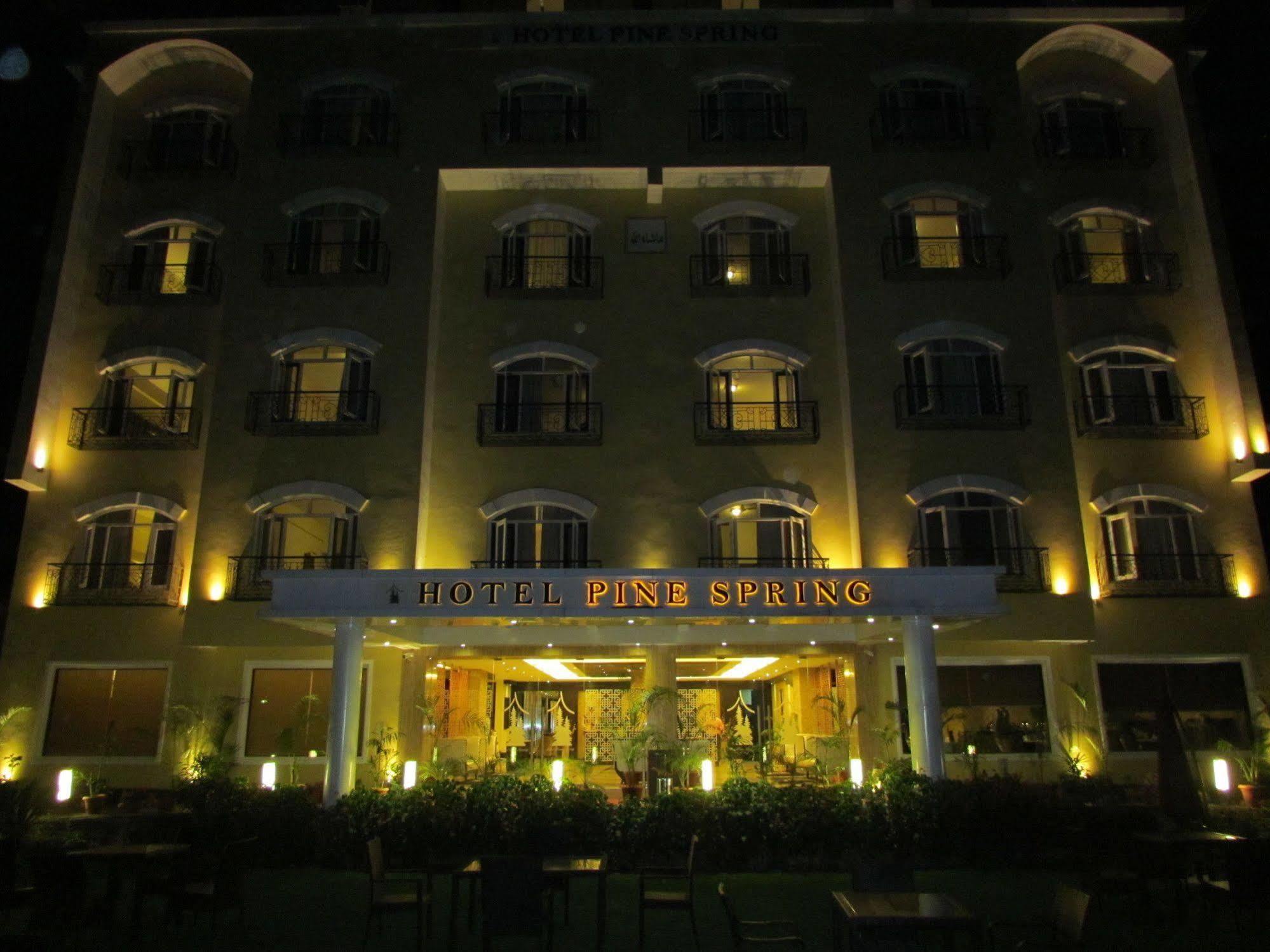 Hotel Pine Spring Wazir Bagh Srīnagar 외부 사진