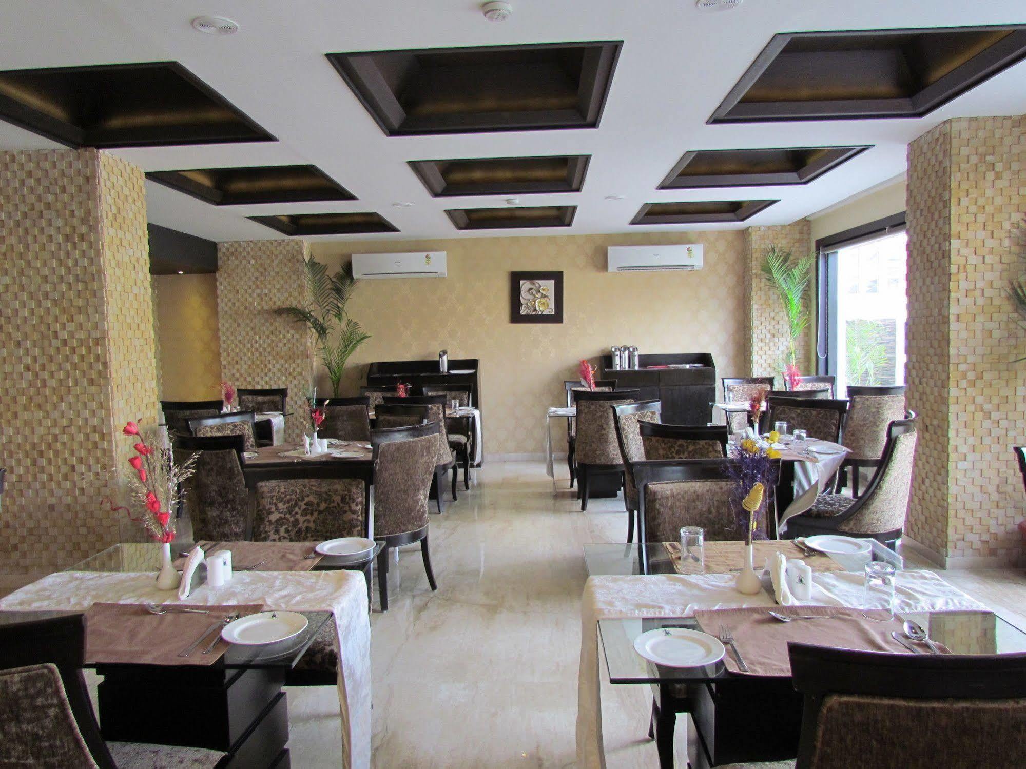 Hotel Pine Spring Wazir Bagh Srīnagar 외부 사진