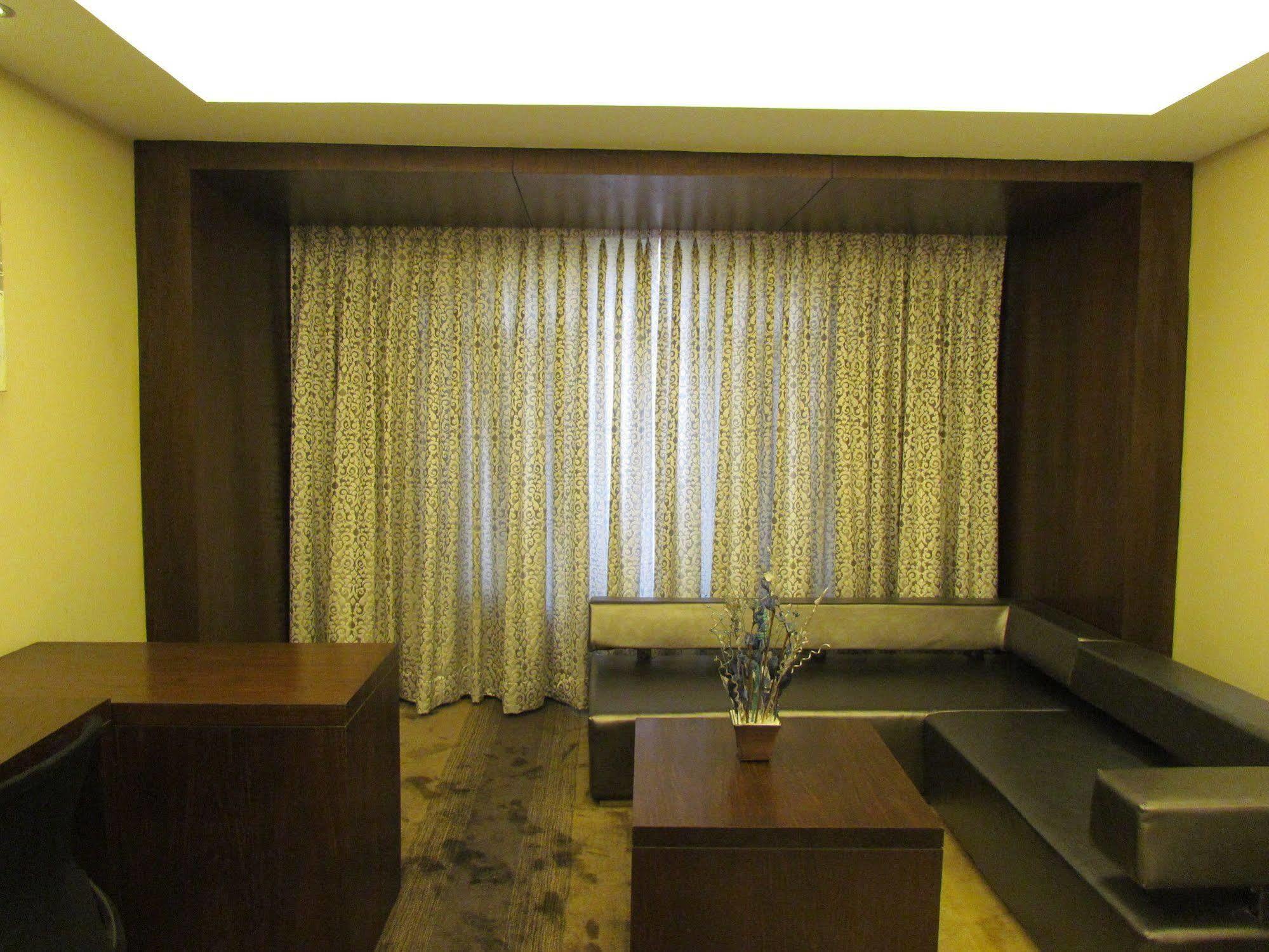 Hotel Pine Spring Wazir Bagh Srīnagar 외부 사진