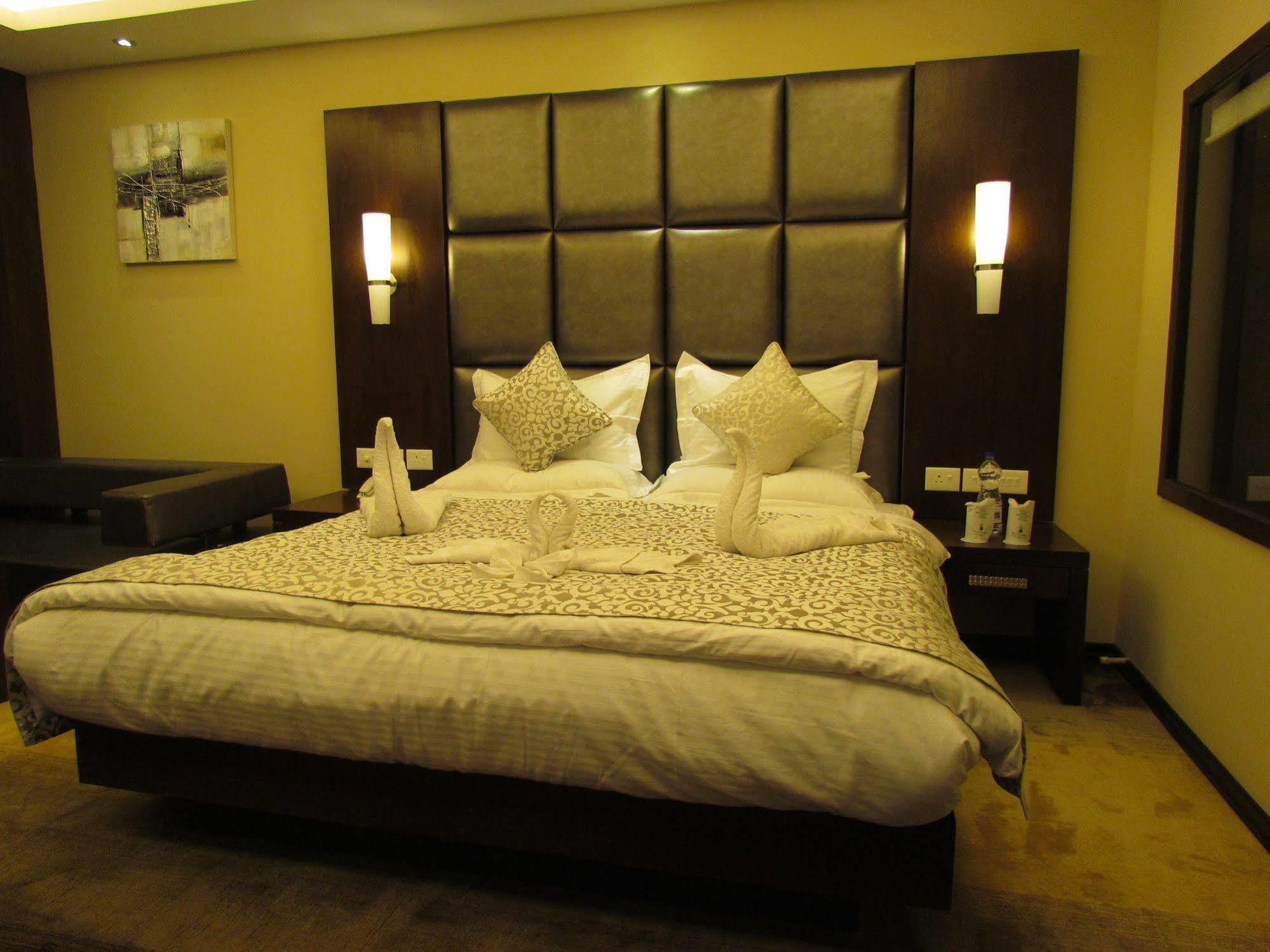 Hotel Pine Spring Wazir Bagh Srīnagar 외부 사진