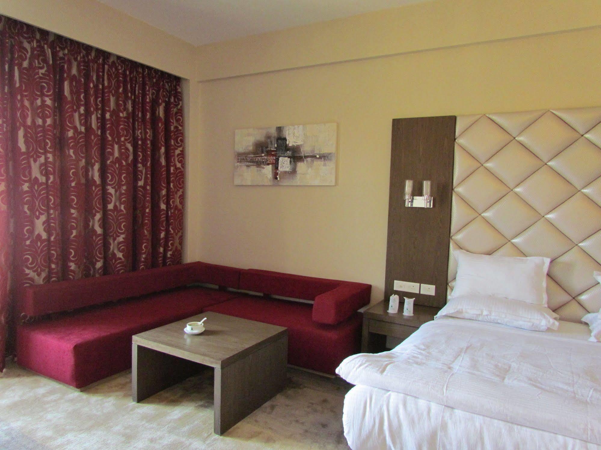 Hotel Pine Spring Wazir Bagh Srīnagar 외부 사진