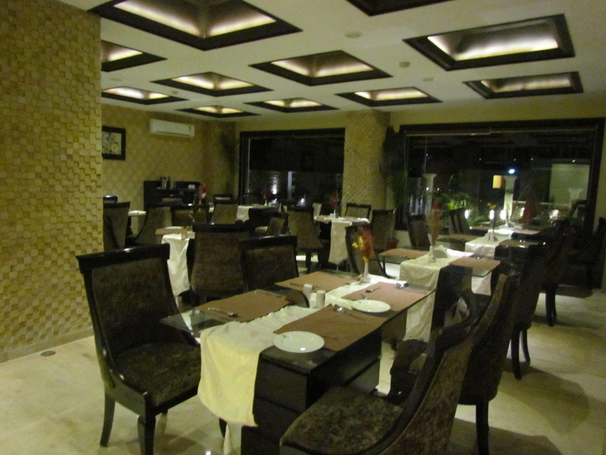 Hotel Pine Spring Wazir Bagh Srīnagar 외부 사진