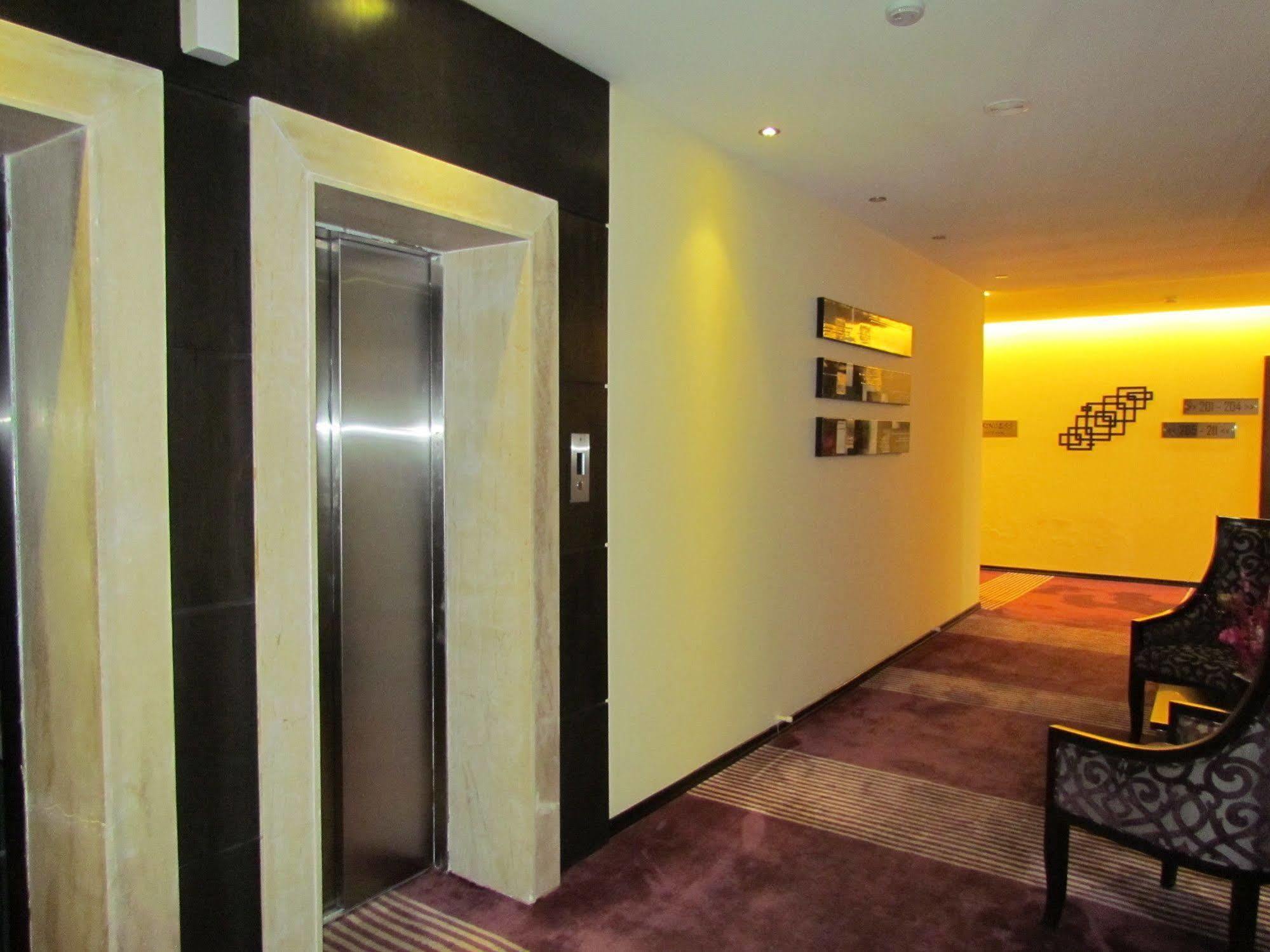 Hotel Pine Spring Wazir Bagh Srīnagar 외부 사진