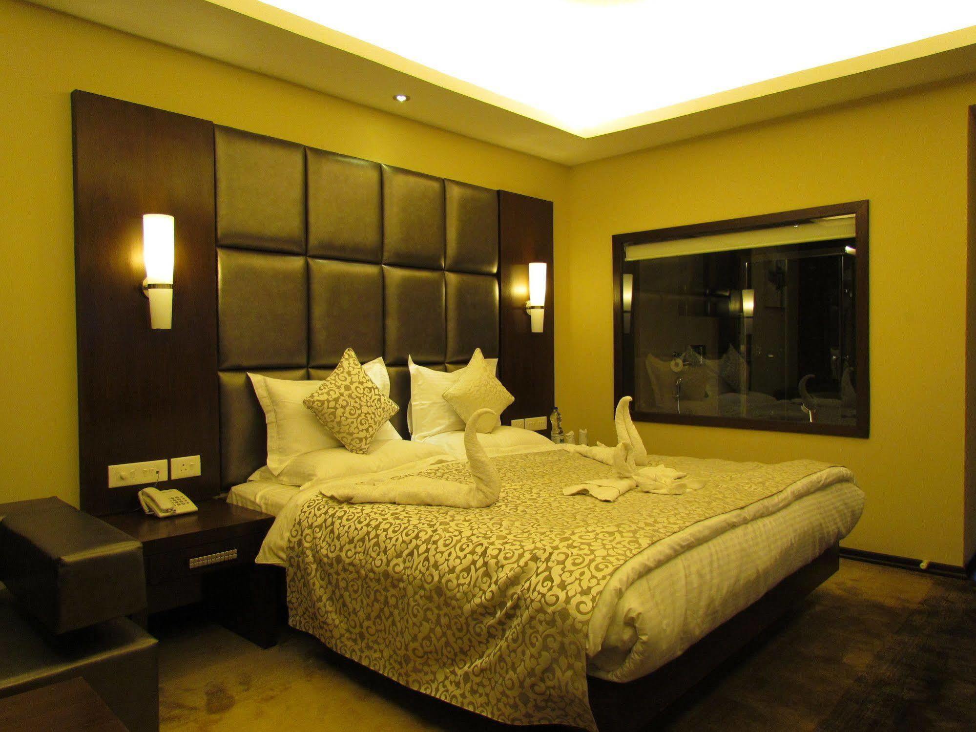 Hotel Pine Spring Wazir Bagh Srīnagar 외부 사진