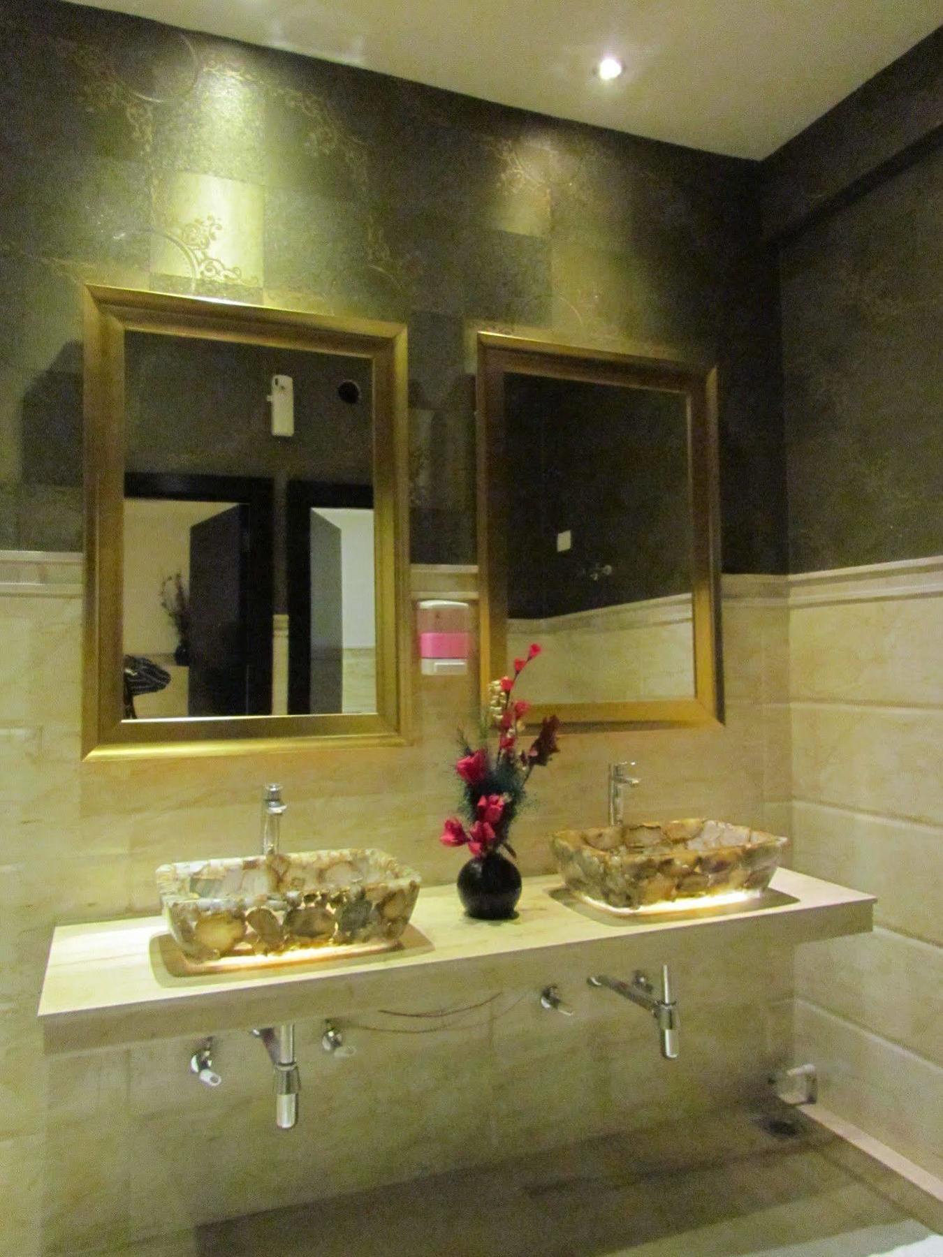 Hotel Pine Spring Wazir Bagh Srīnagar 외부 사진